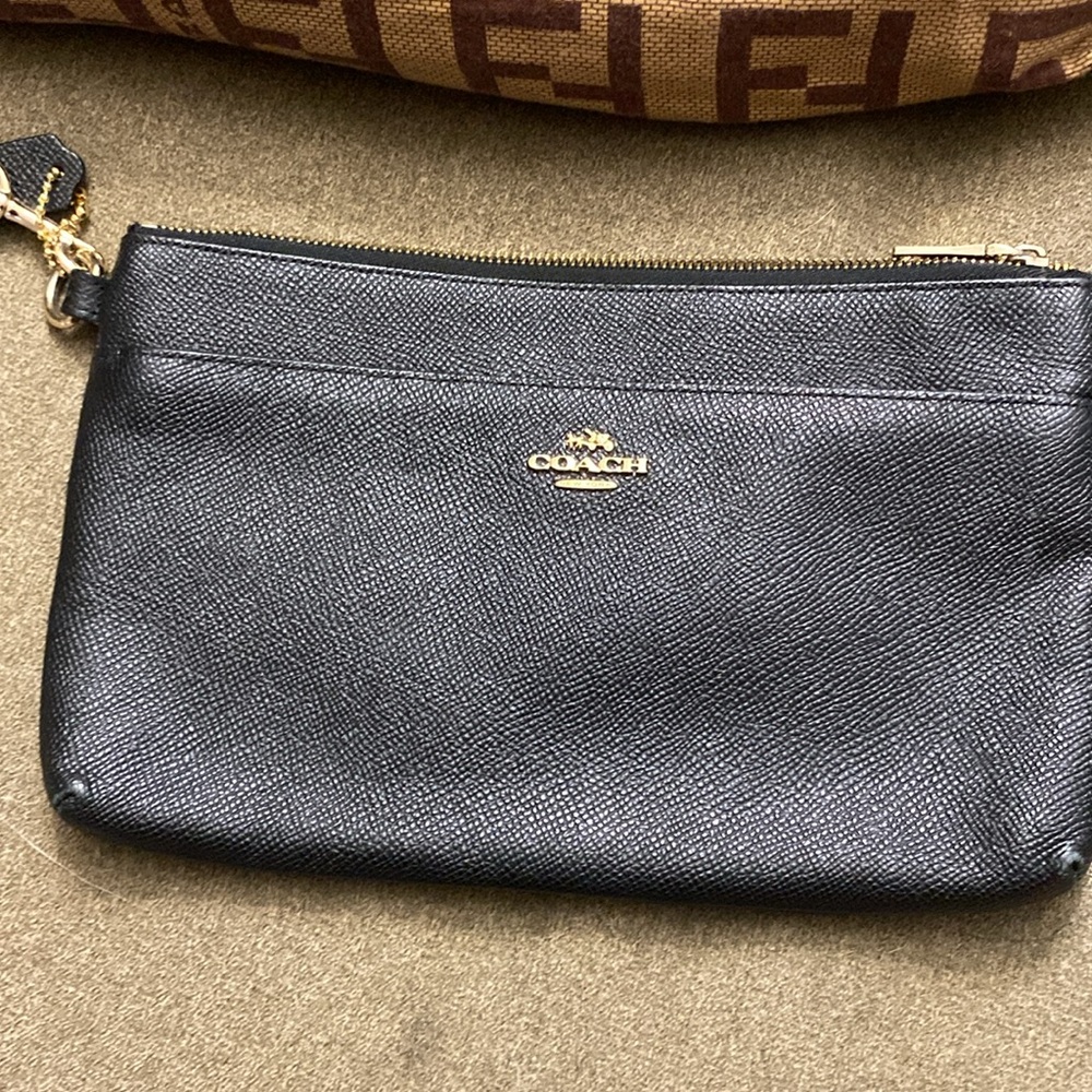 Coach wristlet - Picture 2 of 7